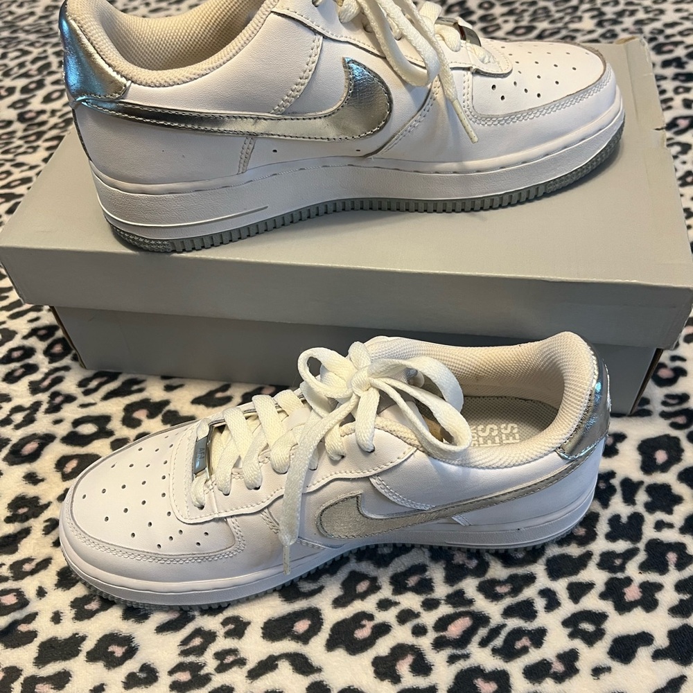 Nike Air Force XXV White and Silver Sneakers - Picture 4 of 6